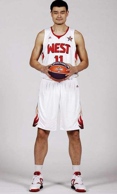 NBA：湖人詹姆斯全场砍下35分