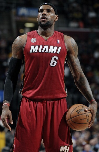 LPL内战世界名画！BLG打出完美开团，AL瞬间逆转，Tarzan直接超神