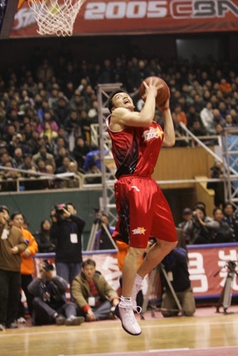 赵继伟复出赛季首秀战新疆 杨鸣：上场时间受限制