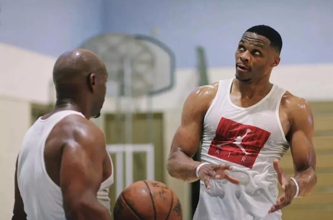 大卫·阿德曼首次被驱逐 掘金与火箭激烈交锋