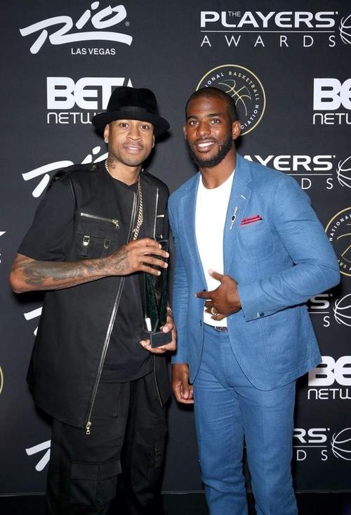 欧冠：巴萨上半场2球领先，曼城追平