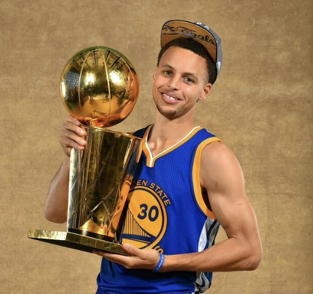 可爱白丝垃圾桶兔《蔚蓝档案》霞泽美游1／7手办开订