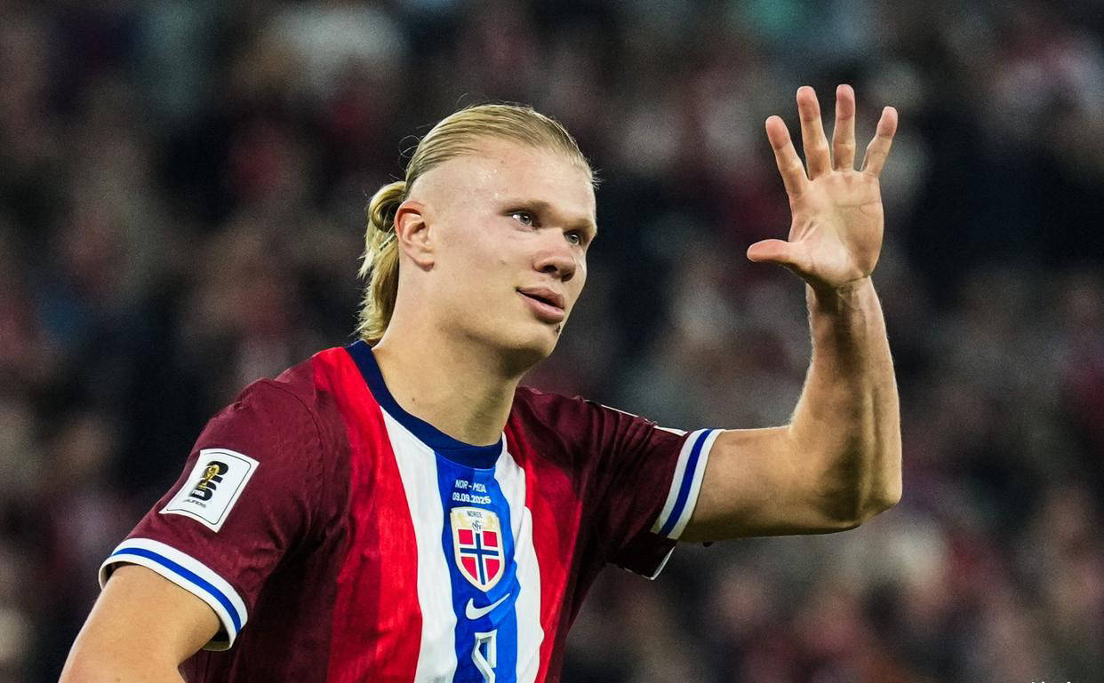 《明日方舟》英配女演员惹争议 称惹恼恐同者是其职责所在