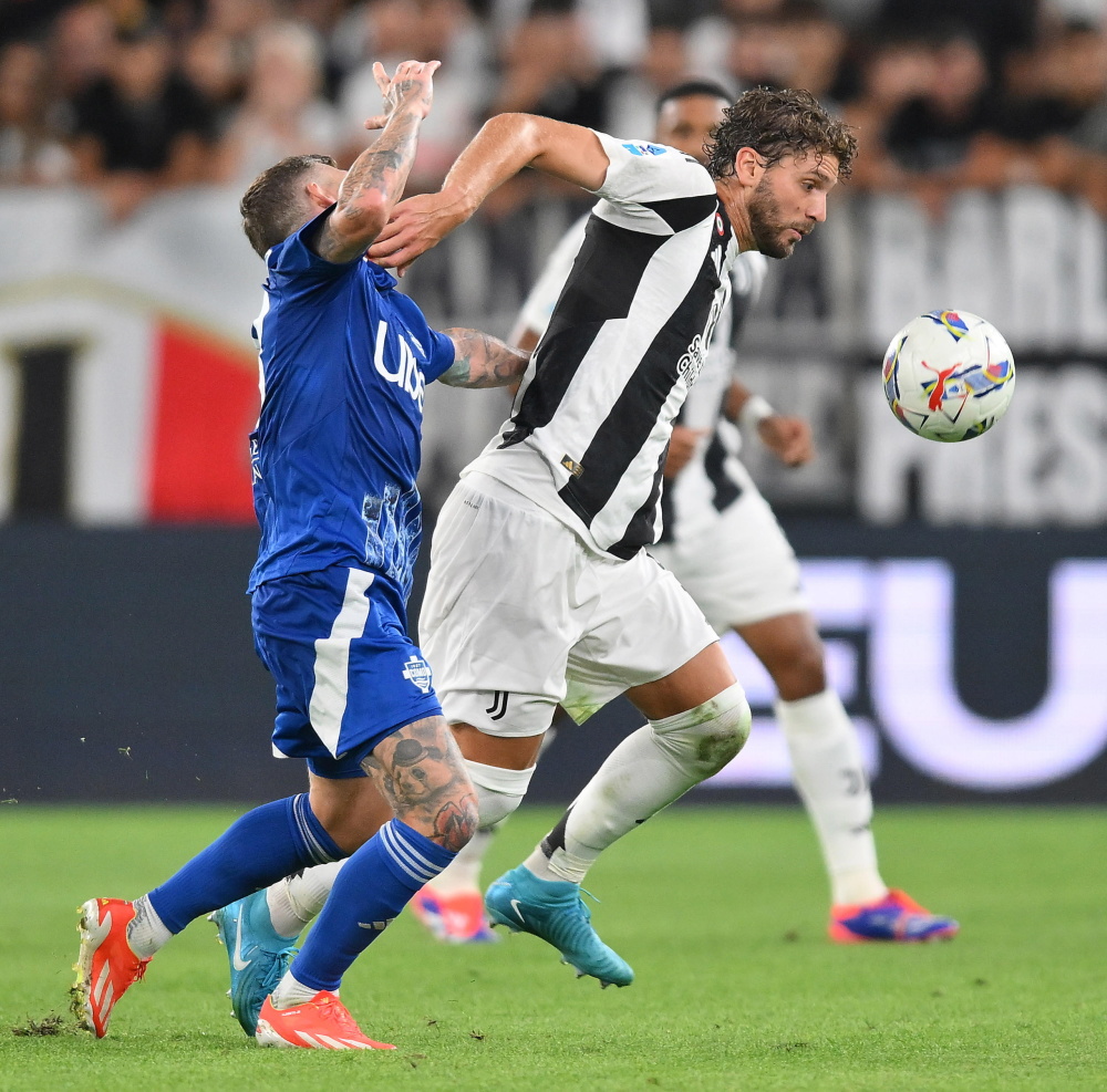 大谷翔平因其卓越的二刀流表现，被《时代周刊》评选为全球百大影响力人物