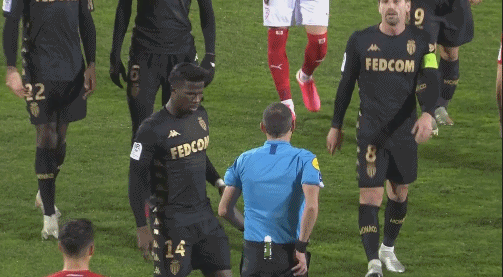 跟队记者：帕夫洛维奇在对阵佛罗伦萨受伤后眉骨缝了9针