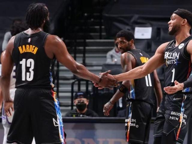 [NBA]马刺七人得分上双 客场战胜湖人