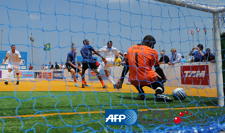 太阳报：贝克汉姆在一家高档酒吧举办派对，庆祝自己封爵