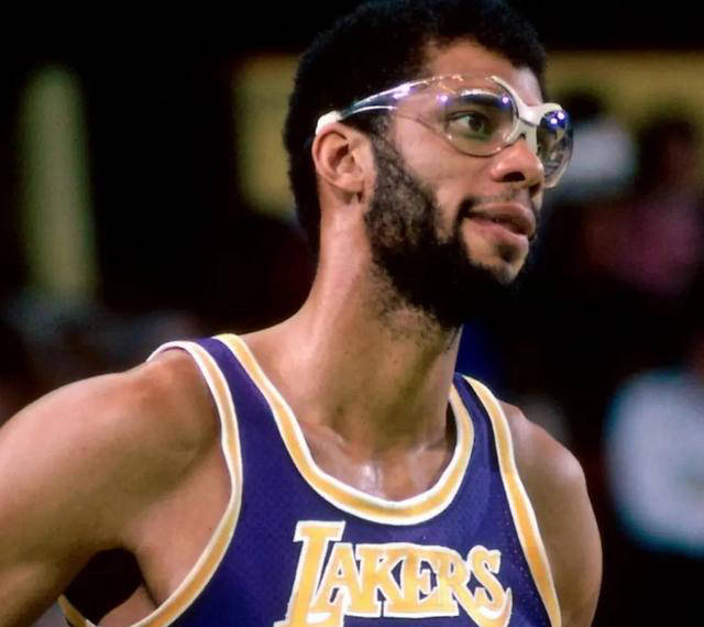 讽刺克莱？莫兰特：今晚最好的射手不是来自勇士那老兄